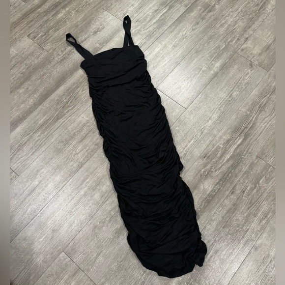 GOOD AMERICAN ruched sleeveless maxi dress 🖤 - Picture 7 of 15